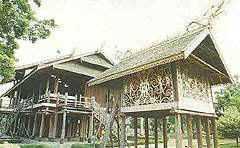 Rumah_Lamin