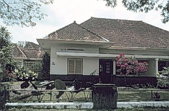 rumah_besar.JPG (23564 bytes)