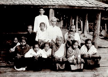 Laotian headman, his family and servants (M.L.P. ca. 1890)