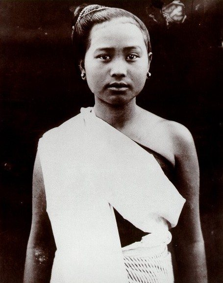 Young woman from Luang Prabang (M.L.P. 1919)