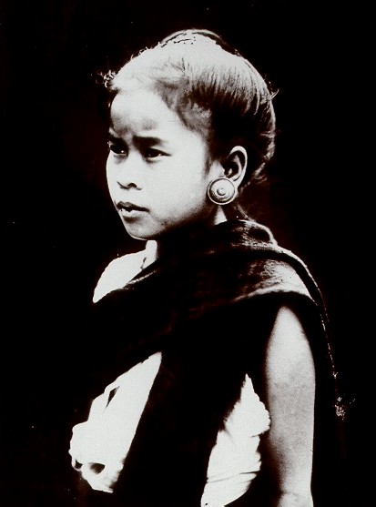 Young woman from Luang Prabang (M.L.P. 1919)