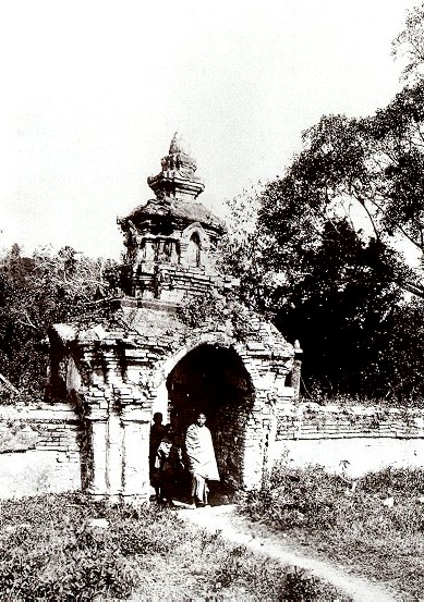  Vat Vixun: Northern enclosure gate that links it with Vat Aham (E.F.E.O. 1930) 