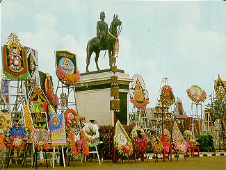 holidays11.jpg (24666 bytes)