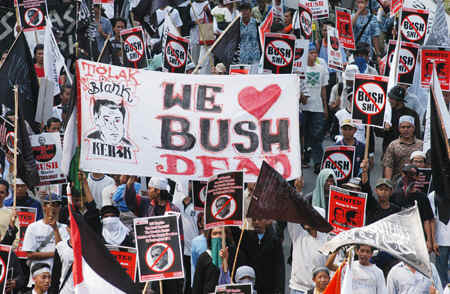 bush-protest2.jpg (104181 bytes)