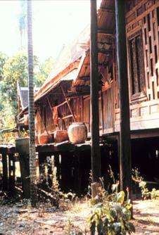 slide2.JPG (21201 bytes)