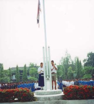 students2b.jpg (11145 bytes)